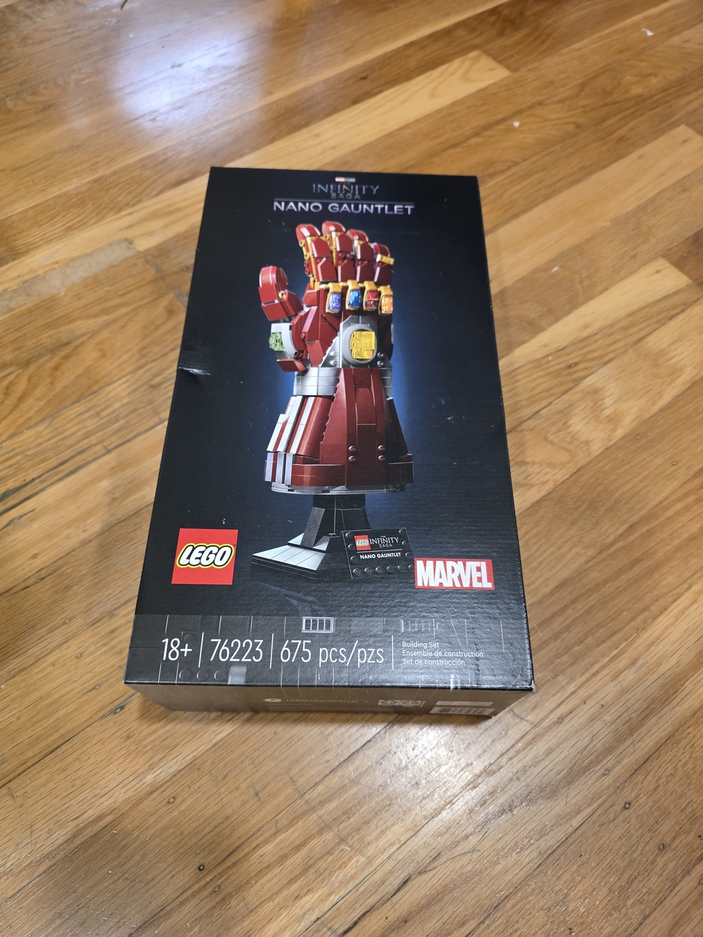 Lego Marvel Nano Gauntlet Display - Red, Gold, Blue